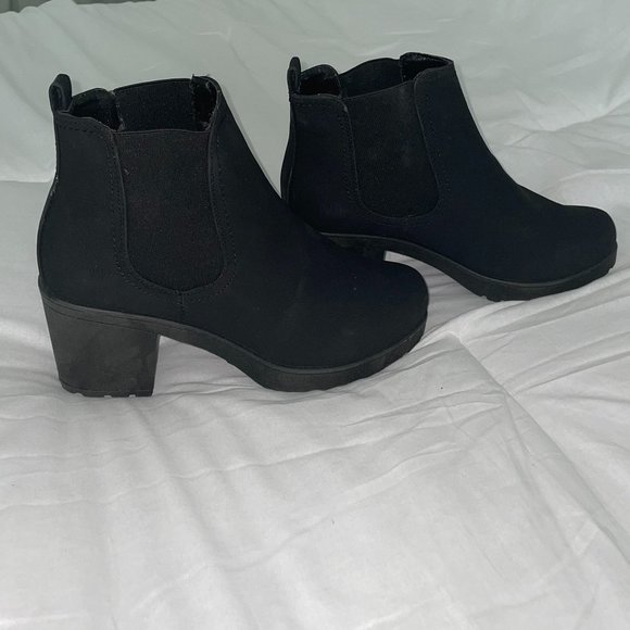 Krush Black Chunky Cleated Chelsea Boots - Picture 2 of 9